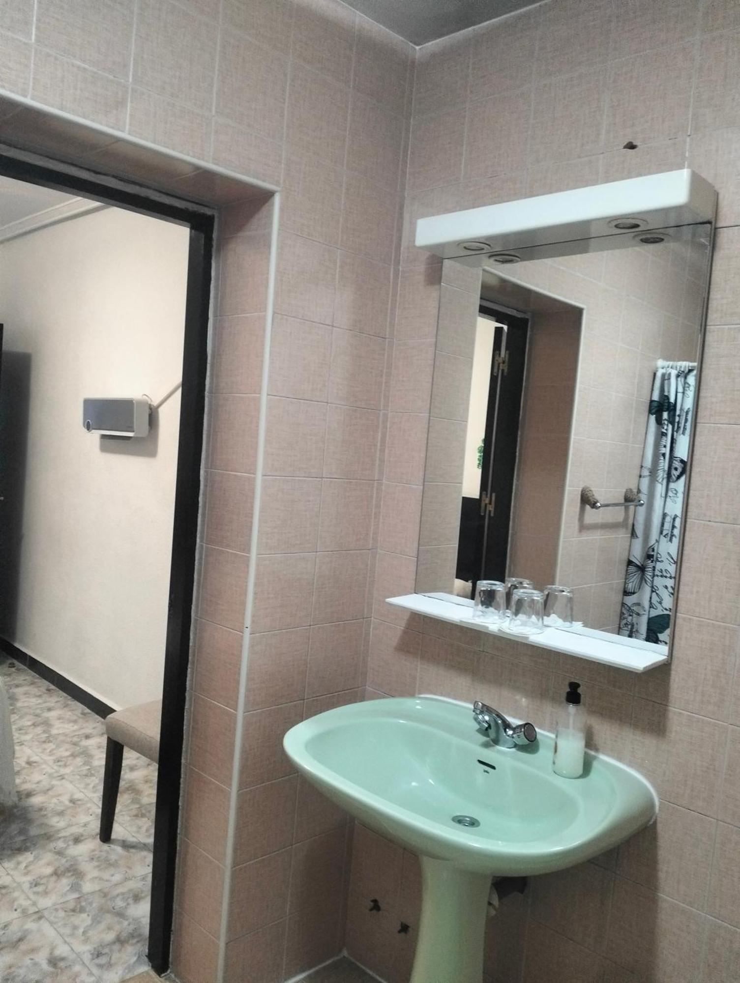 Hostal New York City Sonseca Zewnętrze zdjęcie