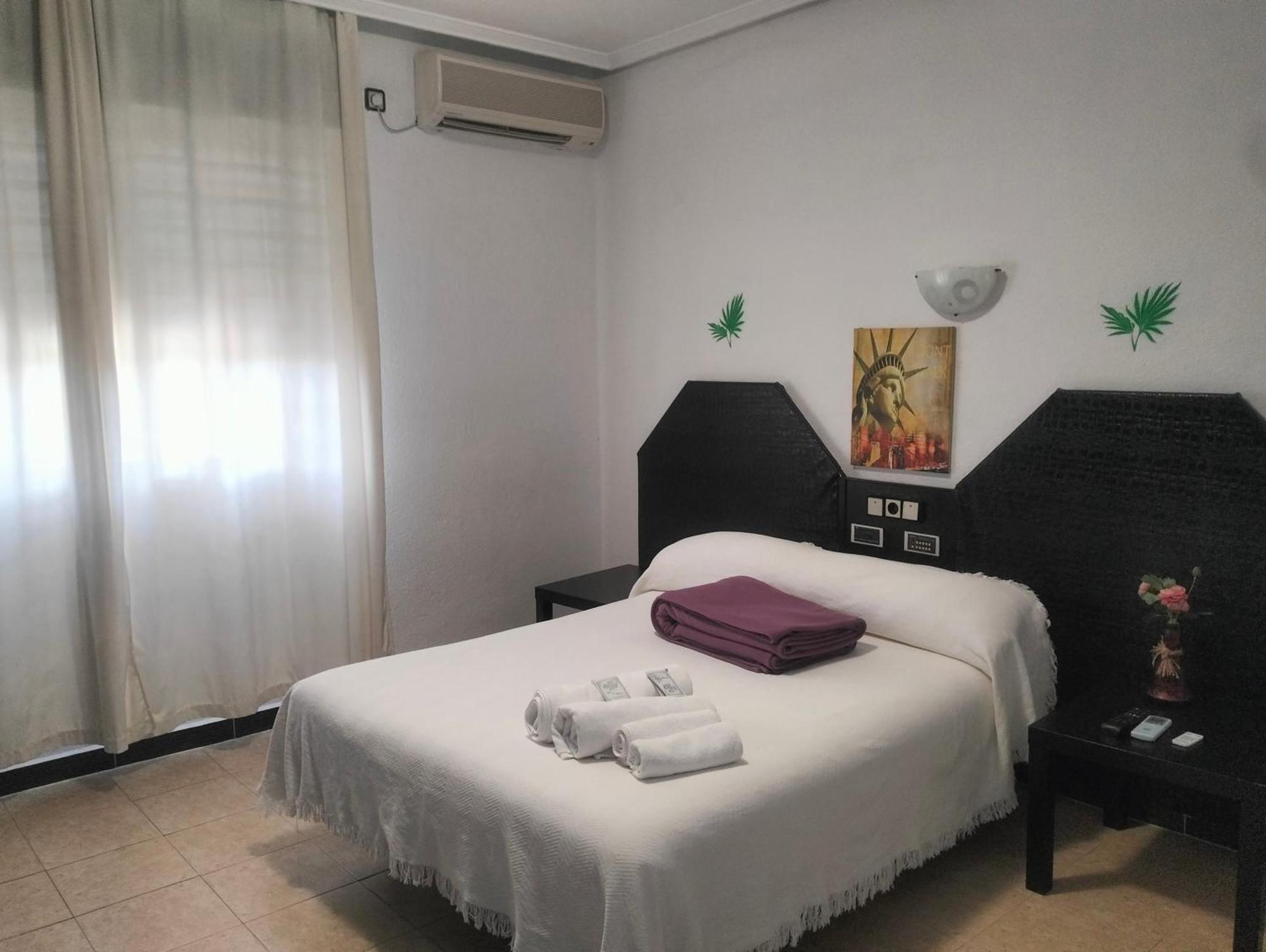 Hostal New York City Sonseca Zewnętrze zdjęcie